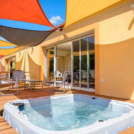 Et Au Milieu Coule Un Ruisseau - Piscine, Jacuzzi Prive, Boulodrome Prázdninový dům Berlou