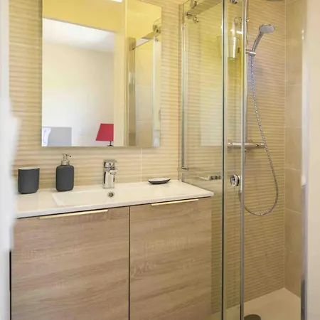 Prázdninový dům Et Au Milieu Coule Un Ruisseau - Piscine, Jacuzzi Prive, Boulodrome