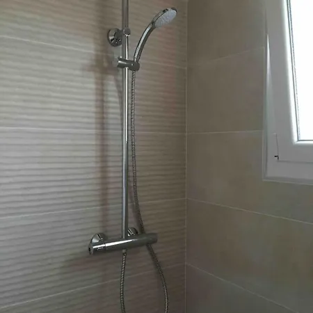 Et Au Milieu Coule Un Ruisseau - Piscine, Jacuzzi Prive, Boulodrome 펜션