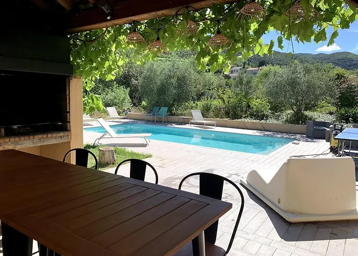 Et Au Milieu Coule Un Ruisseau - Piscine, Jacuzzi Prive, Boulodrome Nyaraló