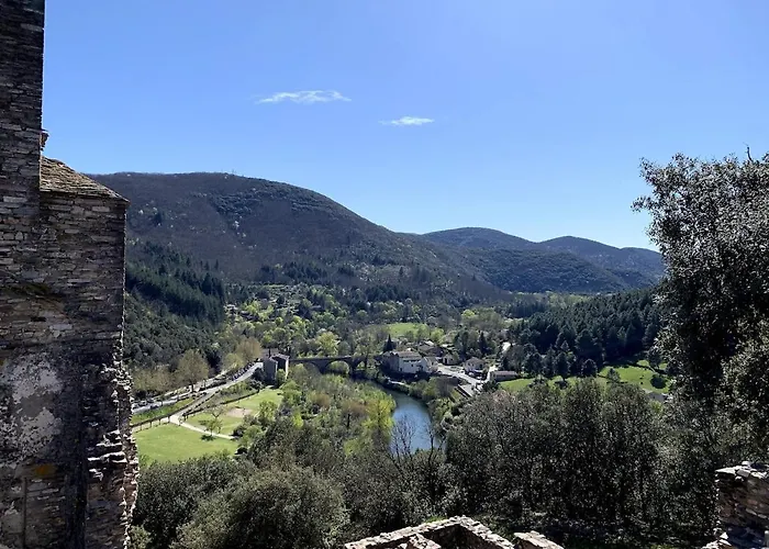 Et Au Milieu Coule Un Ruisseau - Piscine, Jacuzzi Prive, Boulodrome Berlou