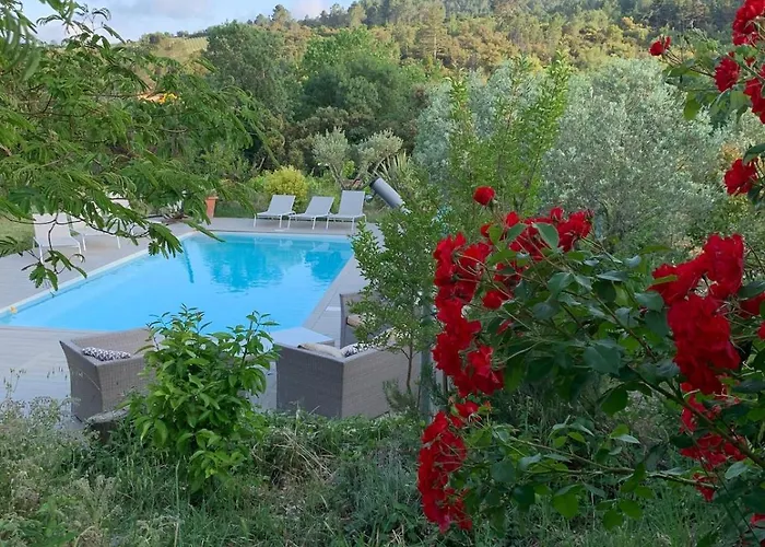 Et Au Milieu Coule Un Ruisseau - Piscine, Jacuzzi Prive, Boulodrome * Berlou
